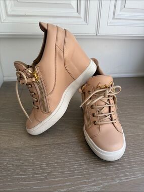 Giuseppe Zanotti Nude Pink Leather Lace-Up Sneakers with Gold Hardware